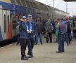 VIDEO+FOTO Suporterii lui CSU au luat cu asalt gara din Craiova! Au avut la dispoziție un tren în culorile echipei, iar CFR le-a transmis un mesaj special