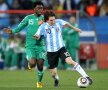 Lukman în duel cu Messi, la CM 2010 // FOTO: Guliver/GettyImage