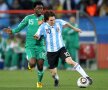 Lukman în duel cu Messi, la CM 2010 // FOTO: Guliver/GettyImage