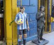 
Sacrilegiu la Maradona acasă? Messi alături de Che Guevara în faţa stadionului Boca, La Bombonera. Sau doi revoluţionari de profesie