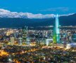Înconjurat de Anzi, Santiago de Chile priveşte semeţ către cer. Costanera, cu cei 300 de metri ai săi, este stăpânul absolut 
