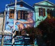 Valparaiso, oraşul multicolor de pe coasta Pacificului, este vestit pentru desenele de pe pereţii caselor
