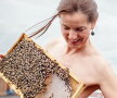 GALERIE FOTO Apicultorii au calendar nud pentru 2018. Fotografiile sunt senzaționale!