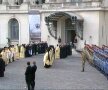 VIDEO S-au încheiat funeraliile Regelui Mihai » Mii de oameni au ieșit în stradă să-și ia rămas bun de la ultimul monarh al României! Vezi imagini cu toate momentele zilei