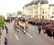 VIDEO S-au încheiat funeraliile Regelui Mihai » Mii de oameni au ieșit în stradă să-și ia rămas bun de la ultimul monarh al României! Vezi imagini cu toate momentele zilei