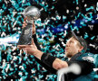 Philadelphia Eagles a câștigat pentru prima dată în istorie Super Bowl, după ce a învins cu 41-33 pe New England Patriots. Nick Foles (Philadelphia) a fost ales MVP-ul meciului (foto: Reuters)