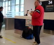 VIDEO EXCLUSIV Marea mahmureală » Lupescu, dă și tu o votcă! Imagini tari la aterizarea avionului FRF: "Uite-l, uite-l! Ha, ha, ha! Hopa, hopa!" :D