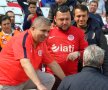 VIDEO + FOTO Șumudică, luat la țintă de fanii lui Antalyaspor!