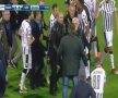 UPDATE/VIDEO + FOTO Din nou haos în Grecia: golul anulat lui Varela a oprit PAOK - AEK Atena în prelungiri! Imagini ȘOCANTE: patronul lui PAOK a intrat pe teren înarmat cu un pistol!