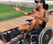 Omagiu sau bătaie de joc? Neymar s-a pozat într-un scaun cu rotile, imitându-l pe Stephen Hawking. Gestul a fost considerat o insultă de presa internațională