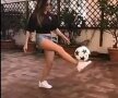 FOTO Roberta se pregătește de Barca » Blonda sexy de pe "Olimpico" așteaptă duelul cu trupa lui Messi 