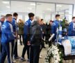 Jucătorii lui FC U Craiova au venit să-și ia rămas bun de la Nicolae Tilihoi // FOTO: Gazeta Sporturilor