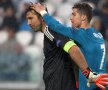 Ronaldo și Buffon după meciul de azi. O imagine istorică! FOTO: Reuters