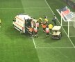 VIDEO + FOTO Ciocnire violentă în finalul primei reprize la FCSB - Craiova! Ambulanța a intervenit de urgență! Se impunea cartonașul roșu?