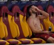 LACRIMILE GRECULUI ROMAN. Eroul Romei la remontada istorică în fața Barcelonei, Kostas Manolas (26 de ani), s-a retras singur pe bancă și a plâns de bucurie la final. foto: reuters
