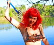 FOTO O tânără și-a făcut costum de baie din... broaște și a pozat în el!