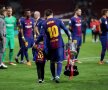Regele Messi, alături de fiul său, Thiago, și de un nou trofeu câștigat cu Barcelona: Cupa Spaniei după 5-0 cu Sevilla (foto: reuters)
