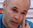 ADIO DUPĂ 22 DE ANI. Andres Iniesta și-a anunțat despărțirea de FC Barcelona cu ochii în lacrimi și a primit un standing ovation prelungit din partea colegilor și a jurnaliștilor (foto: Reuters)