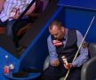 John Higgins - Mark Williams, finala de la CM de snooker: două sesiuni electrizante și un scor surprinzător + imagine fabuloasă: Williams a lăsat mască un fan din tribune: "Dă-mi și mie"