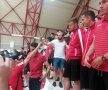 VIDEO+FOTO Titularii lui Bratu i-au făcut galerie echipei de handbal la derby-ul cu Steaua, cu mai puțin de 3 ore înaintea jocului cu Voluntari