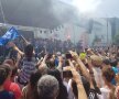 Corespondenţă de la Craiova » VIDEO A început fiesta în Bănie! Nebunie în centrul Craiovei » Ce fac oltenii acum