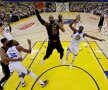 ISTORIE. LeBron James a devenit doar al 6-lea jucător care reușește peste 50 de puncte într-o finală NBA. Până la urmă, tot Golden State s-a impus, după prelungiri (foto: reuters)