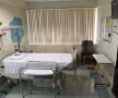 Salonul unde sunt mutate pacientele care nasc. Alături se află o cameră modernă cu canapea și 3 fotolii pentru vizitatori Foto: Raed Krishan
