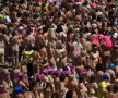FOTO & VIDEO Imagini de senzaţie » Peste 2.500 de femei goale pe plajă în acelaşi timp!