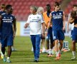 Michael Essien, stânga imaginii, într-o discuție cu Jose Mourinho FOTO: Guliver/GettyImages