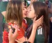 VIDEO Imagini XXX în Rusia! Două fane ale Mexicului s-au sărutat în public și au dărâmat internetul 