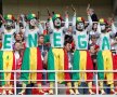 MAI TARI ȘI LA GALERIE. Suporterii senegalezi au fost senzaționali la debutul surprinzător de bun la Mondial al echipei lor, 2-1 cu Polonia. foto: reuters