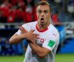 EROUL. Xherdan Shaqiri a adus golul victoriei dramatice cu Serbia în minutul 90 și a sărbătorit reușita prin simbolul de pe steagul Albaniei, vulturul cu două capete (foto: reuters)
