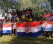 FOTO + VIDEO Croaţii, încurajaţi din aer, de pe mare şi de la sol de armată: "O inimă, un suflet, o Croaţie!"