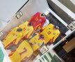 GALERIE FOTO Doi microbiști români au organizat un mini-muzeu al fotbalului » Cum s-au cunoscut și cum au adunat o mie de tricouri legendare