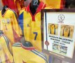 GALERIE FOTO Doi microbiști români au organizat un mini-muzeu al fotbalului » Cum s-au cunoscut și cum au adunat o mie de tricouri legendare