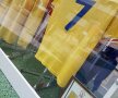 GALERIE FOTO Doi microbiști români au organizat un mini-muzeu al fotbalului » Cum s-au cunoscut și cum au adunat o mie de tricouri legendare