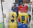 GALERIE FOTO Doi microbiști români au organizat un mini-muzeu al fotbalului » Cum s-au cunoscut și cum au adunat o mie de tricouri legendare