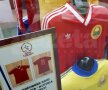 GALERIE FOTO Doi microbiști români au organizat un mini-muzeu al fotbalului » Cum s-au cunoscut și cum au adunat o mie de tricouri legendare