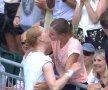 WIMBLEDON 2018. FOTO Jucătoarea care a eliminat-o pe Muguruza a sărbătorit victoriile sărutându-și iubita pe teren