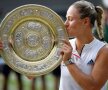Angelique Kerber a câștigat pentru prima oară turneul de la Wimbledon. A învins-o pe Serena Williams, scor 6-3, 6-3, după doar o oră și 7 minute de joc (foto: Reuters)