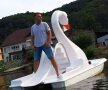 Șeful CSN Orșova, Horia Goliciu, călare pe o lebădă-hidrobicicletă după o chermeză cu prietenii