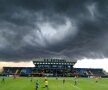 Nici vremea n-a ținut cu Viitorul. Echipa lui Hagi a pierdut partida de debut din acest sezon, scor 0-1, contra nou-promovatei Dunărea Călărași. Meciul a fost întrerupt 13 minute din cauza furtunii (foto: Ionuț Coman, GSP)