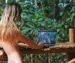 FOTO Nebunie curată! O sexy-bloggeriță s-a mutat în junglă » Refuză să se mai întoarcă și să mai poarte haine