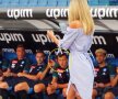 FOTO Concentrare maximă! Vlad Chiricheș, fascinat de o jurnalistă la meciul cu Lazio » Imaginea a devenit virală pe rețelele de socializare