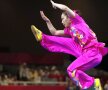 O prestație spectaculoasă a lui Li Yi, din Macau, la Jocurile Asiei 2018, în cadrul probei de wushu. Foto: Reuters