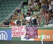 RAPID, PESTE TOT ÎN LUME. Fanii lui Rapid București din Austria au profitat de meciul lui FCSB cu Rapid Viena pentru a reaprinde rivalitatea cu roș-albaștrii (foto: Raed Krishan, GSP)