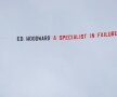 Șefii lui United atacați de fani printr-un mesaj pe cer: "Specialiști în eșecuri", aluzie la celebra expresie a lui Mourinho pentru Wenger, foto: reuters