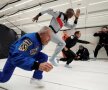 ZERO-GRAVITY. Usain Bolt se descurcă și în spațiu. Fostul atlet s-a luat la întrecere cu astronautul francez Jean-Francois Clervoy și cu Octave de Gaulle, CEO-ul Novespace, în timpul unui zbor deasupra orașului Reims, într-un Airbus Zero-G modificat special (foto: Reuters)