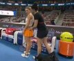 VIDEO  Simona Halep - Ons Jabeur » Simona Halep a abandonat în turul I la Beijing după ce a pierdut categoric primul set