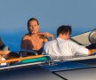 FOTO Seducătoare pe yaht! Kate Moss și-a pus costumul de baie și a făcut senzație alături de iubitul ei